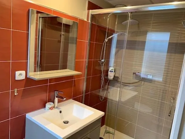 Chambre Independante Chez Particuliers Avec Salle De Bain Privative Anse Privatunterkunft